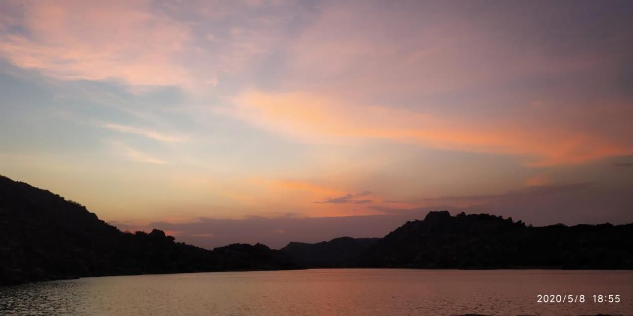 Island Vibes Hampi Guesthouse מראה חיצוני תמונה