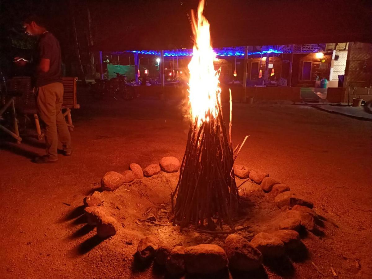 Island Vibes Hampi Guesthouse מראה חיצוני תמונה