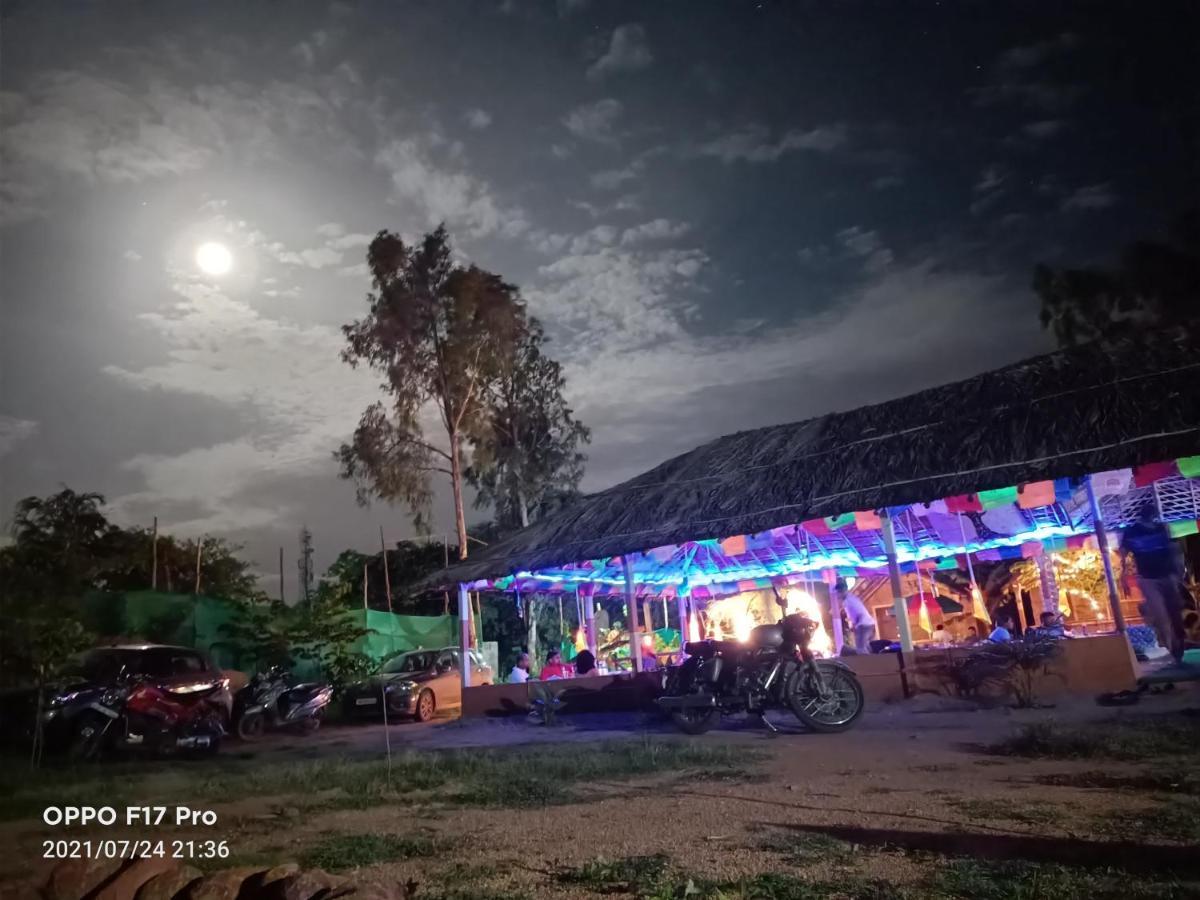 Island Vibes Hampi Guesthouse מראה חיצוני תמונה